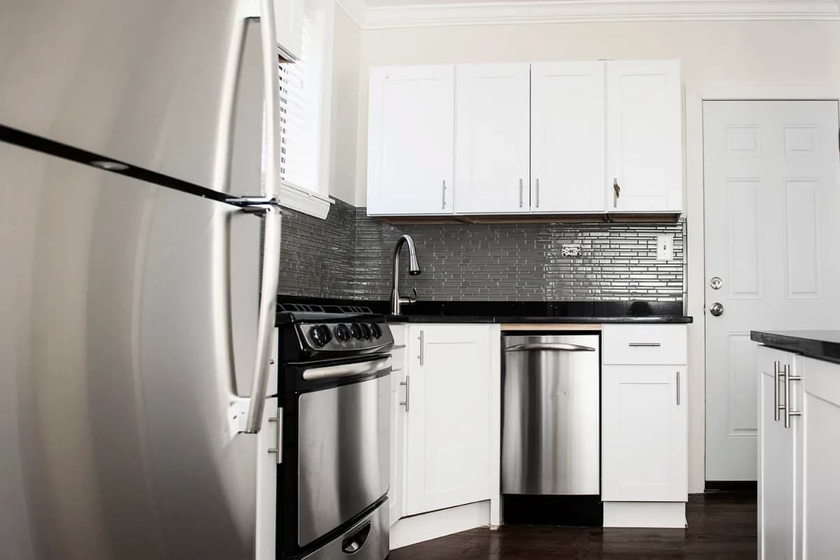 3839-45 N. Greenview Ave, Apt 3w — photo 5