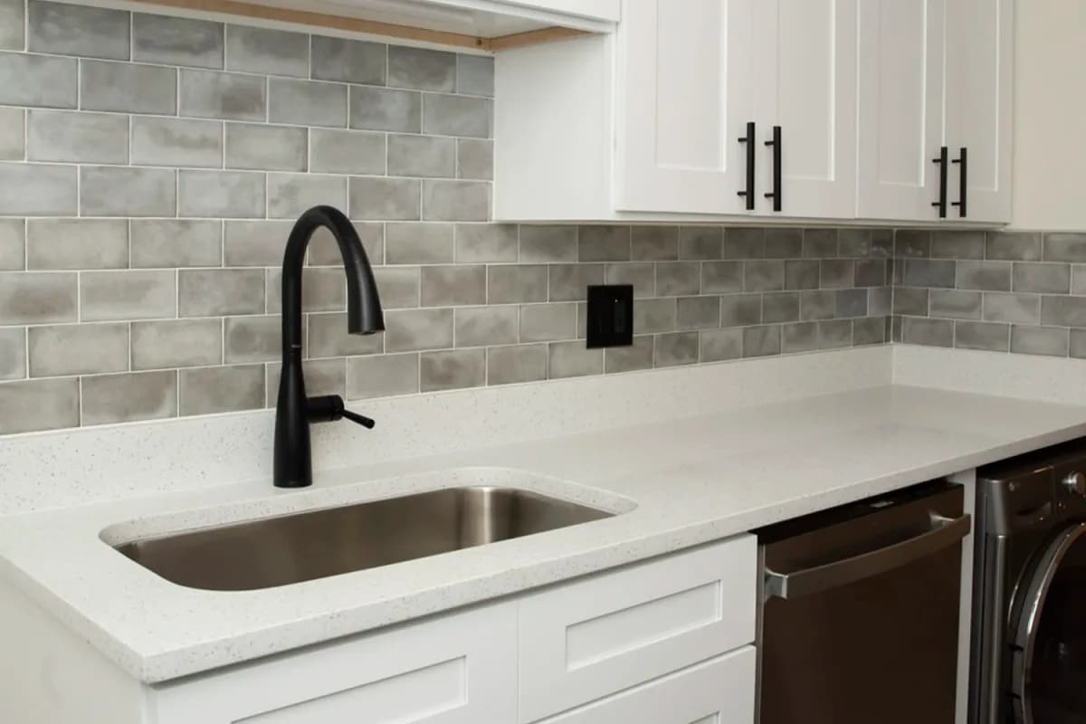 3839-45 N. Greenview Ave, Apt gdn — photo 2