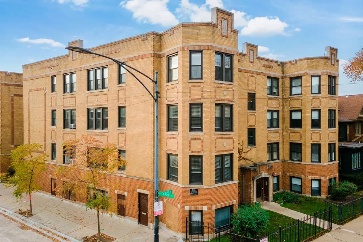 4216-26 N. Clark St apartment building