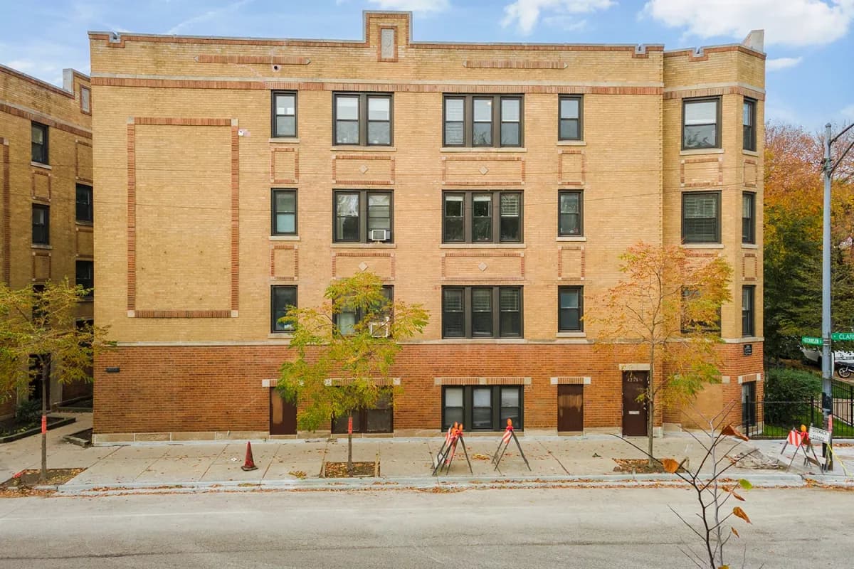 4216-26 N. Clark St apartment building