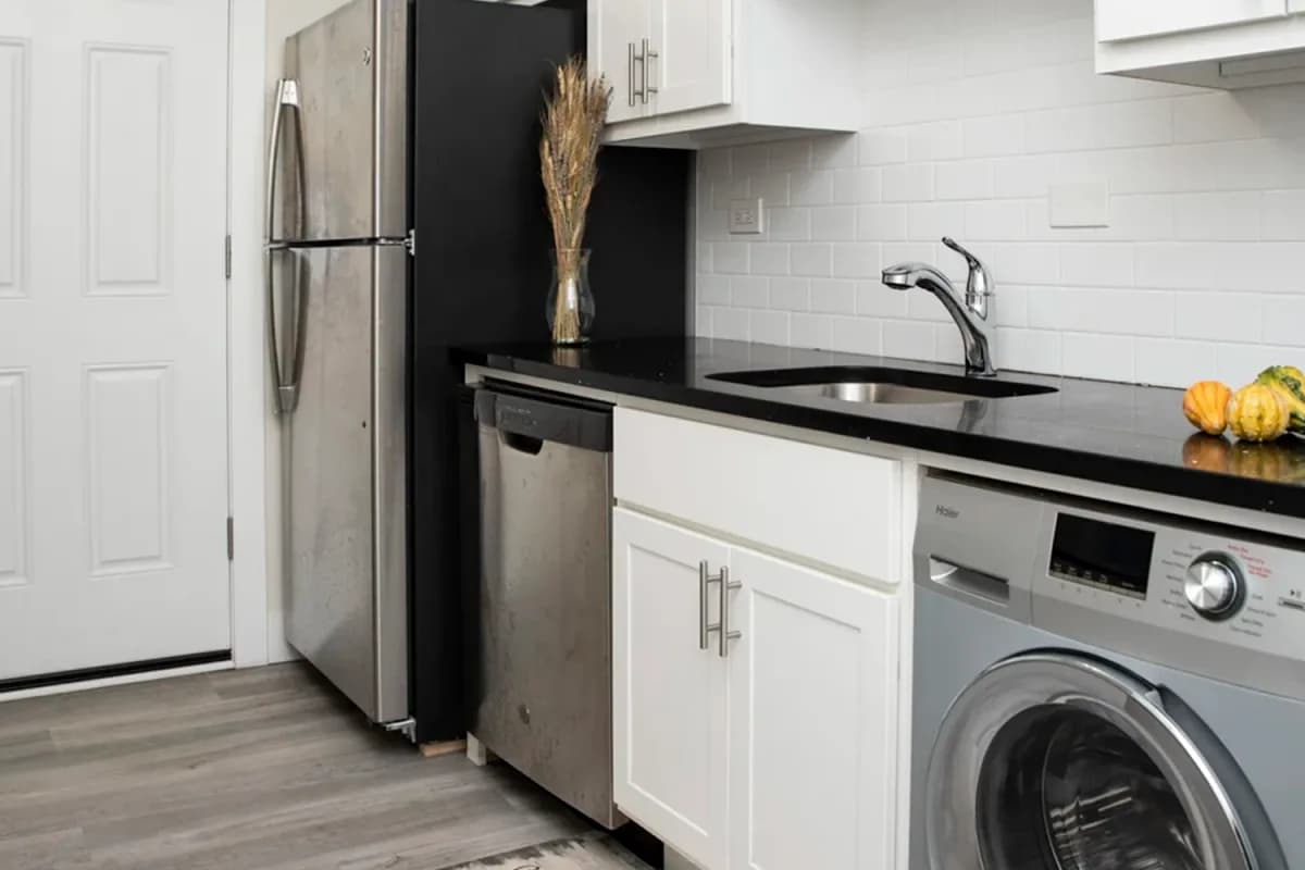1415 W. Hutchinson St, Apt 2 — photo 1