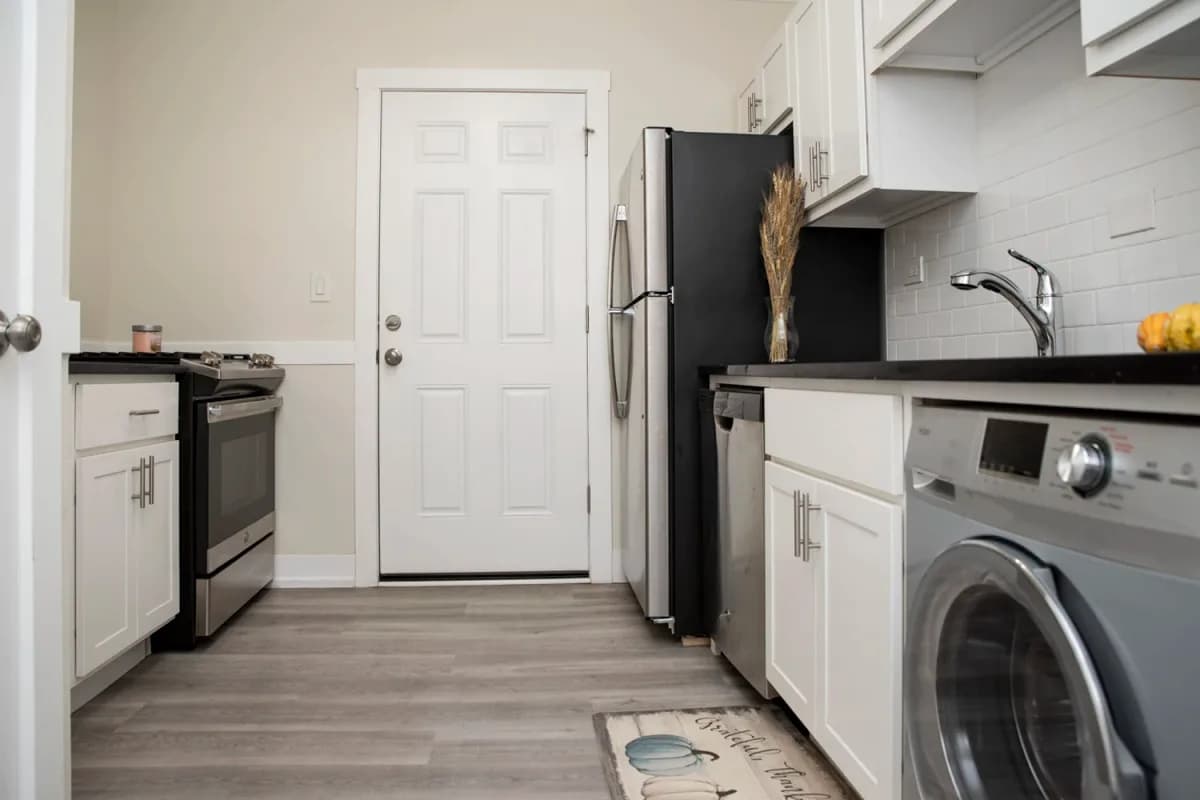 1415 W. Hutchinson St, Apt 2 — photo 3