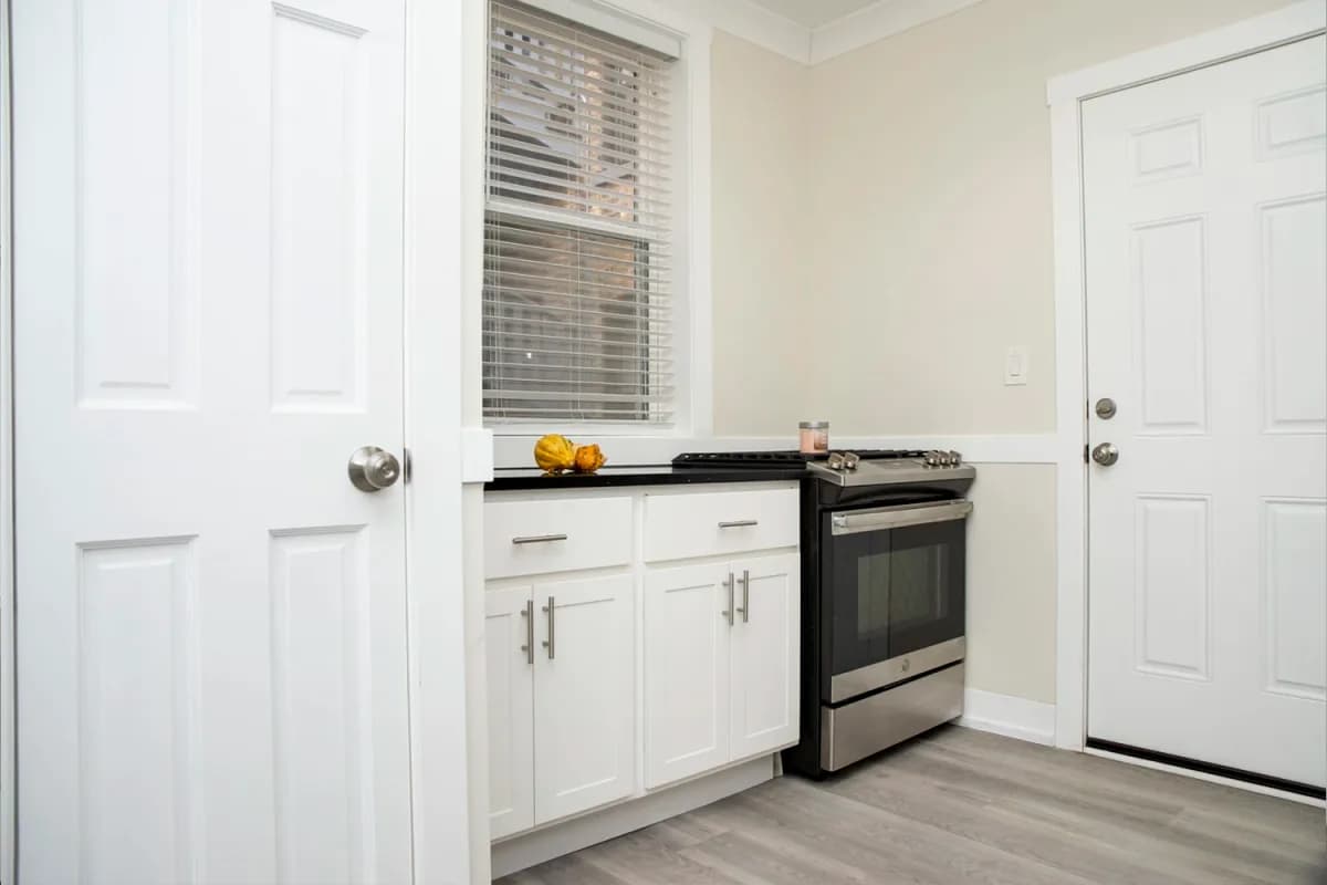 1415 W Hutchinson St, Apt 3 — photo 3