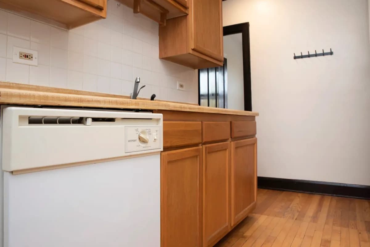 1417 W. Hutchinson St, Apt 3 — photo 3