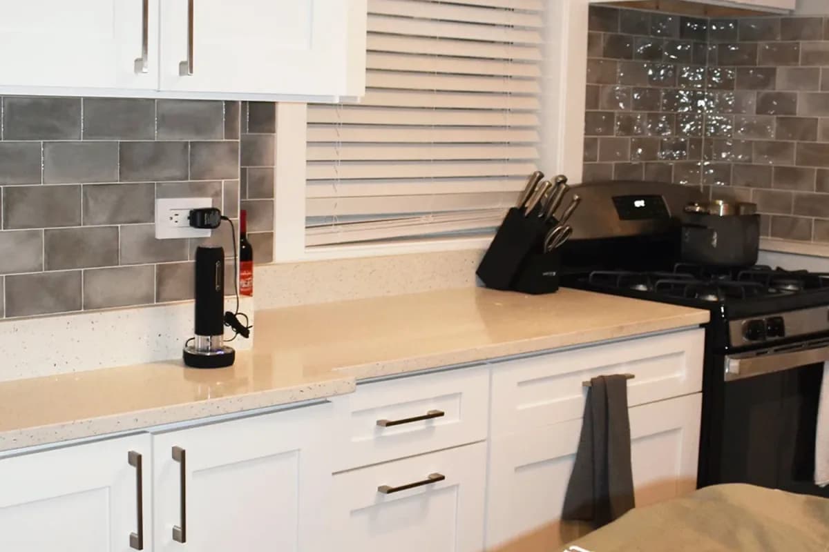 1417 W. Hutchinson St, Apt GDN — photo 1