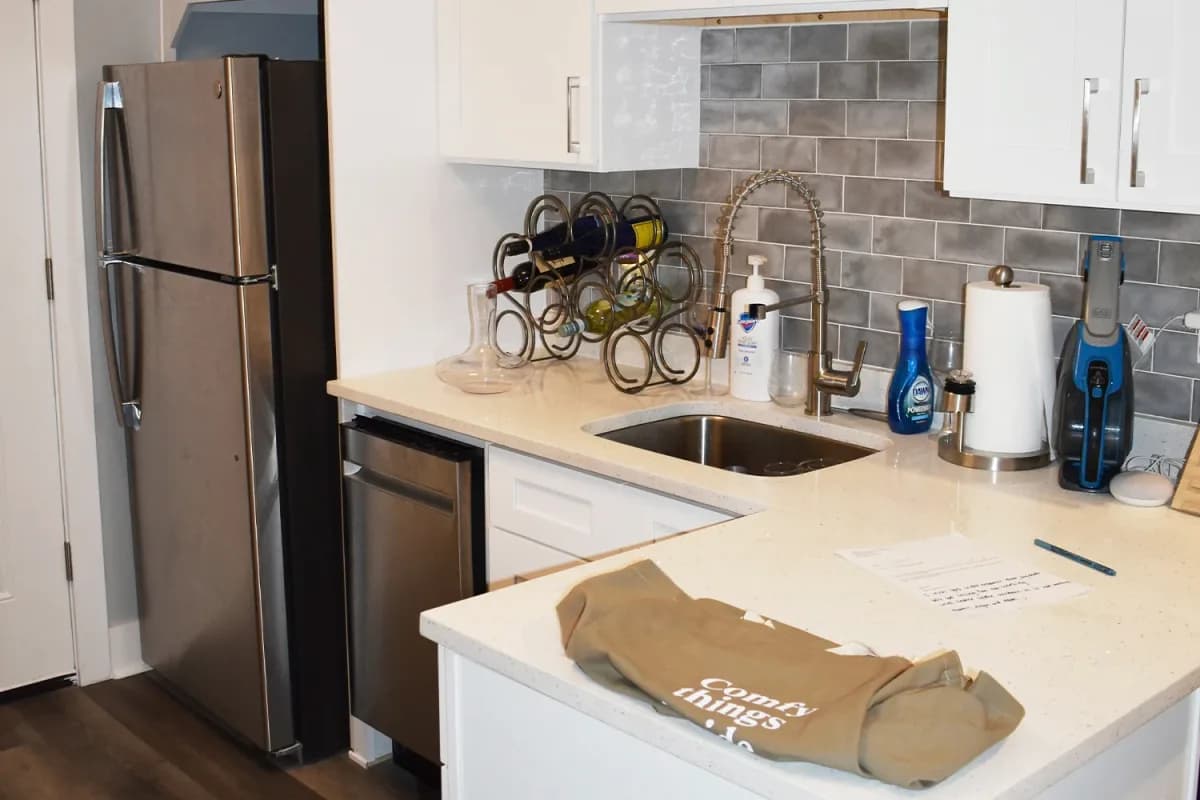 1417 W. Hutchinson St, Apt GDN — photo 2