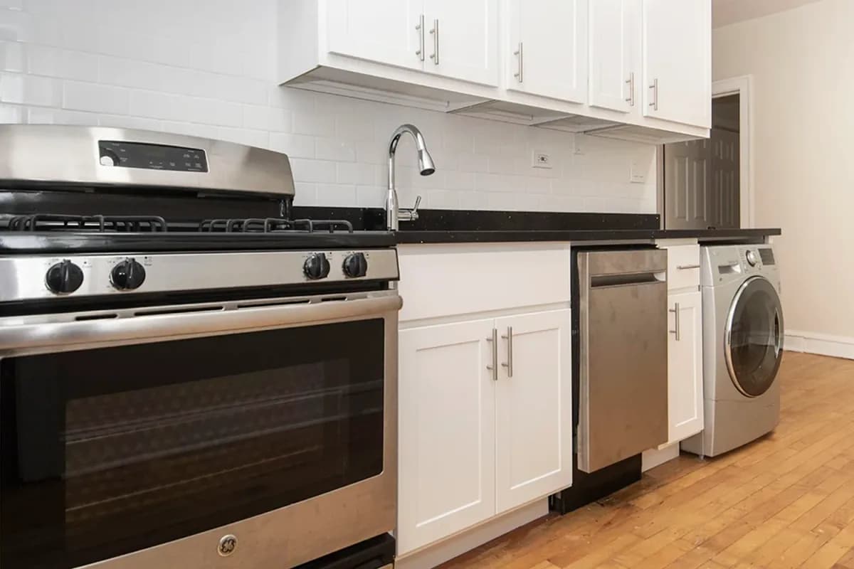 4224 N. Clark St, Apt 1 — photo 1