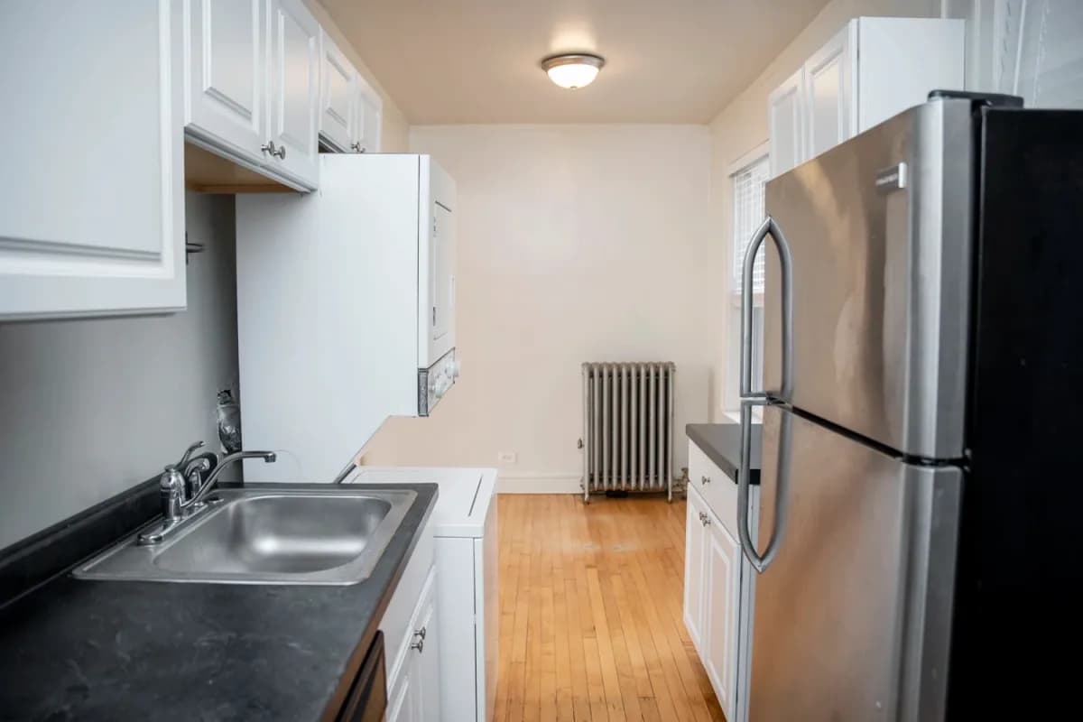 4224 N. Clark St, Apt 3 — photo 2