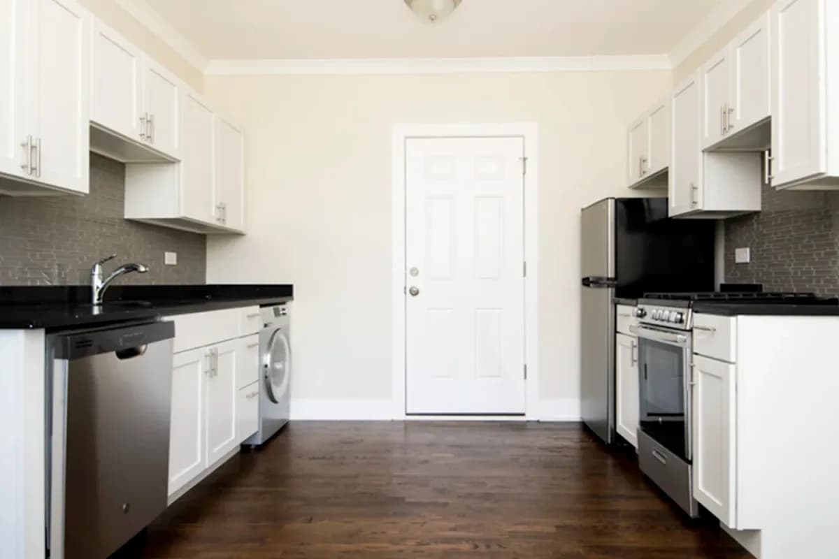 4226 N. Clark St, Apt 3 — photo 1