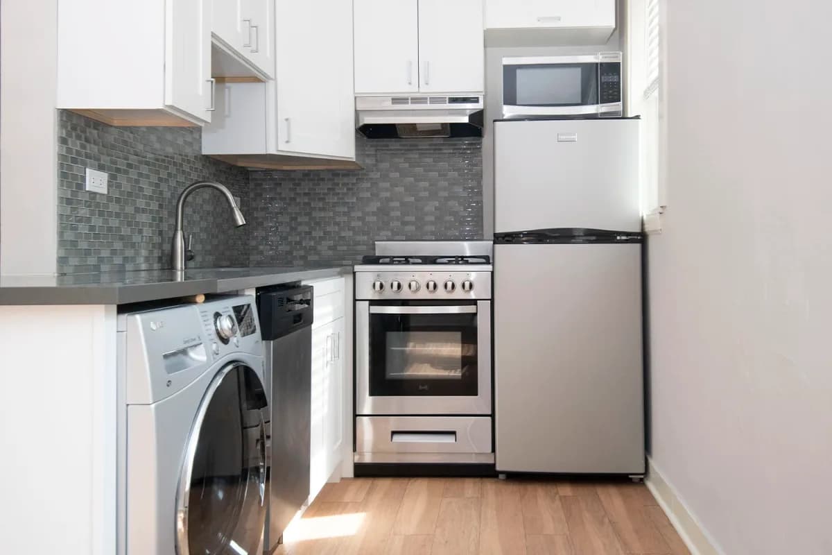 511 W. Belmont Ave, Apt 511-21 — photo 2