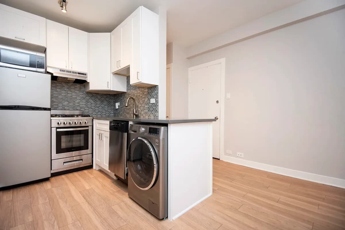 511 W. Belmont Ave, Apt 511-26 — photo 3