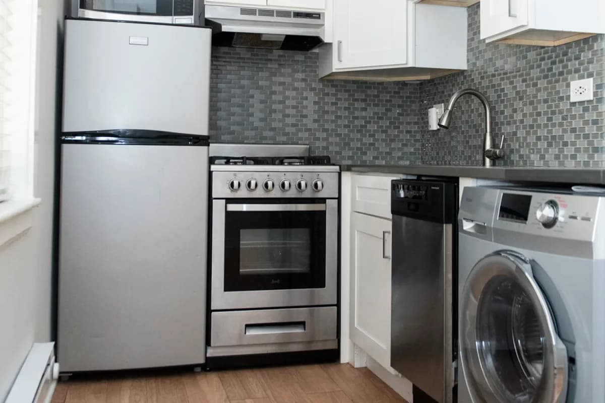 511 W. Belmont Ave, Apt 511-33 — photo 2