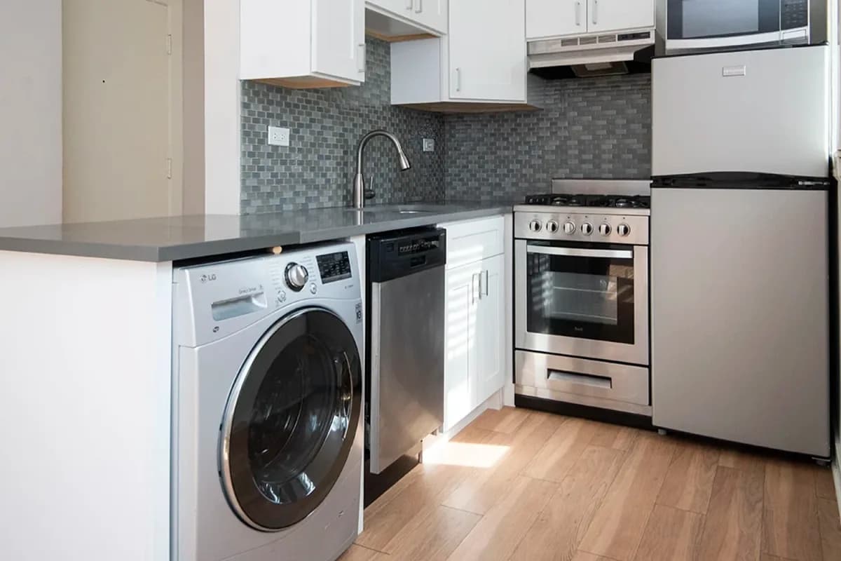 511 W. Belmont Ave, Apt 511-5 — photo 1
