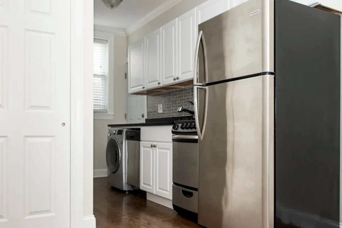 646-48 W. Roscoe St, Apt 1s — photo 1