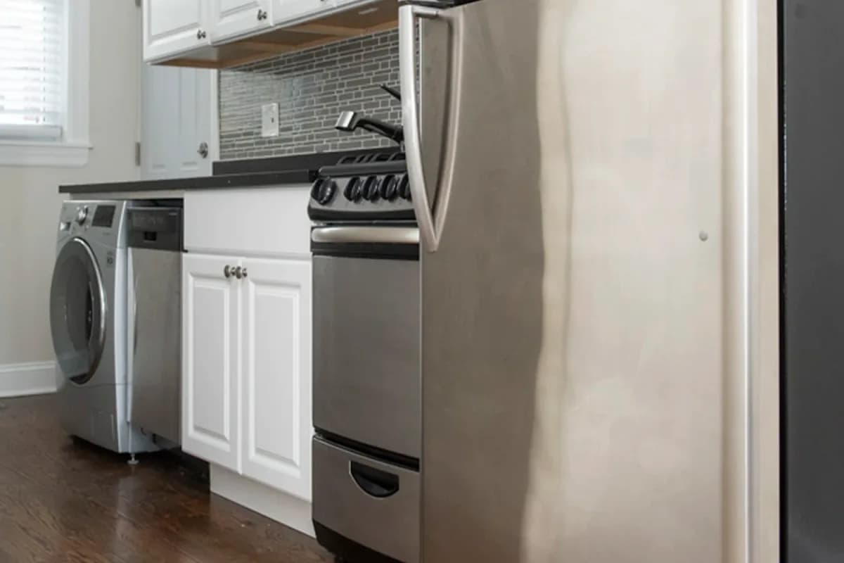 646-48 W. Roscoe St, Apt 1s — photo 2
