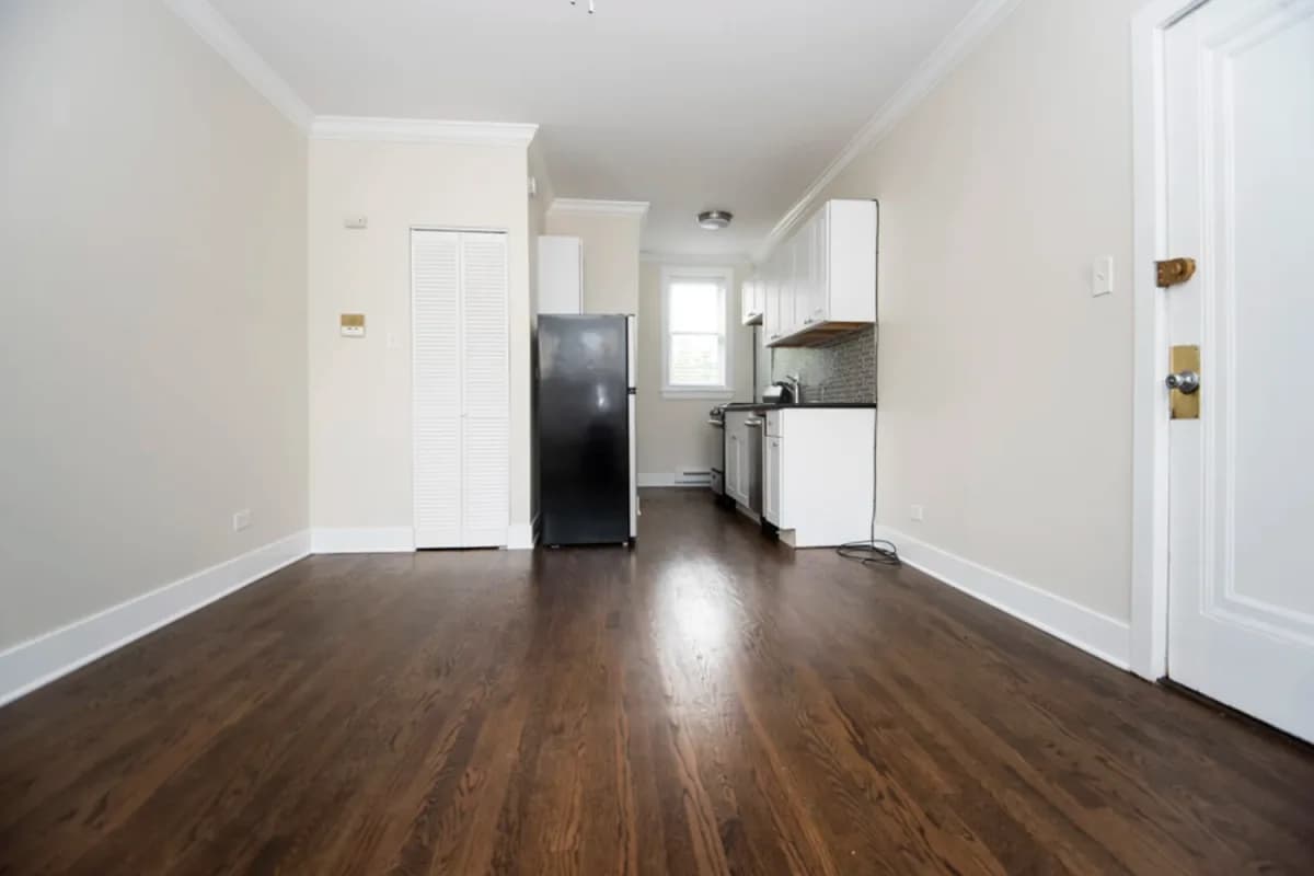646-48 W. Roscoe St, Apt 2s — photo 2