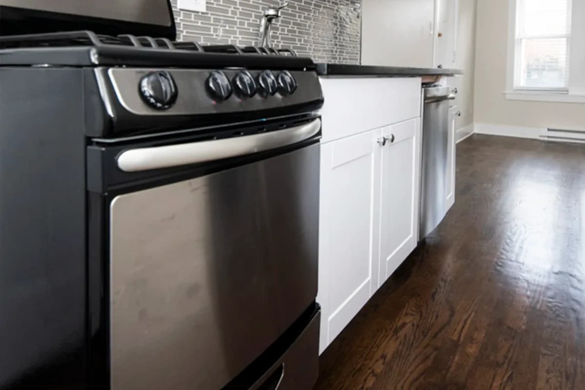 646-48 W. Roscoe St, Apt 2s — photo 4