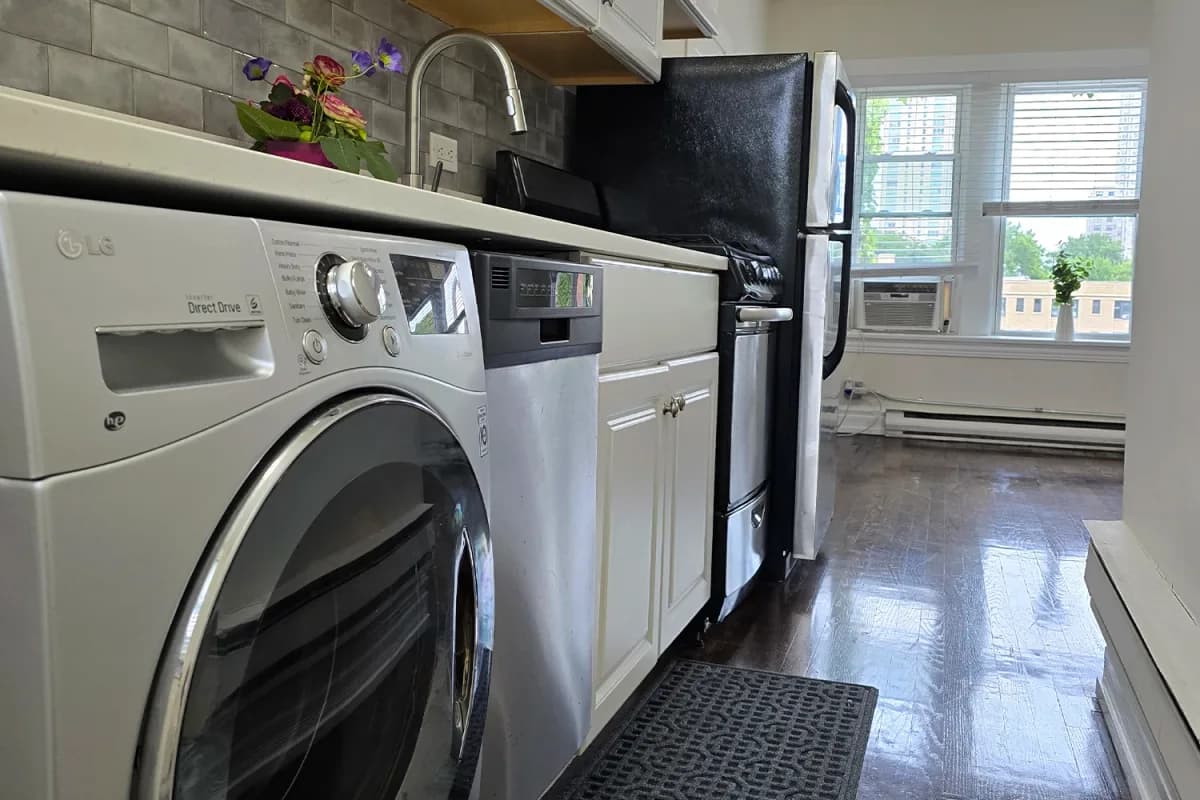 646-48 W. Roscoe St, Apt 3s — photo 3