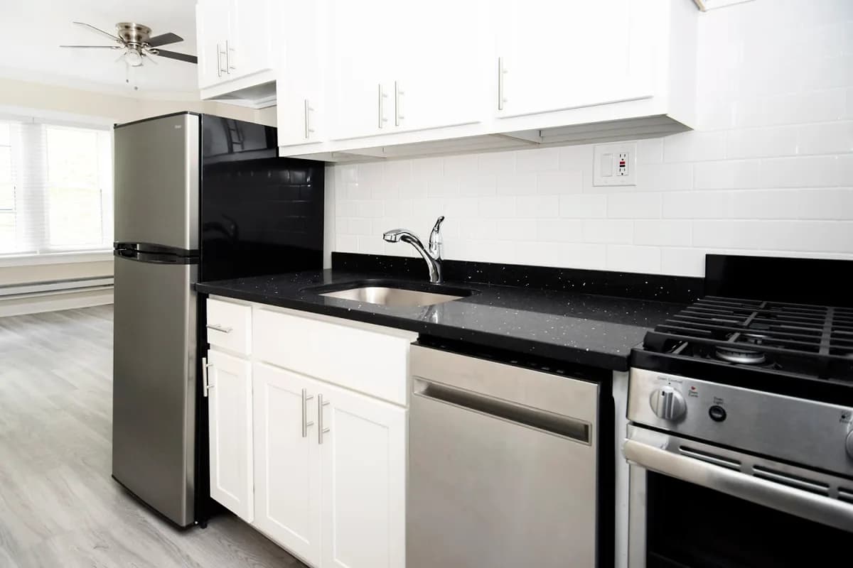 646-48 W. Roscoe St, Apt 1s — photo 3