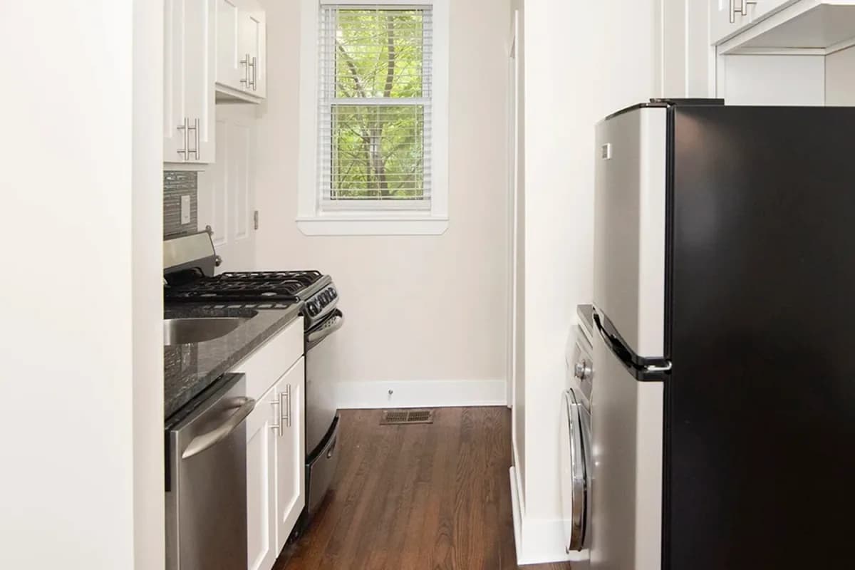 646-48 W. Roscoe St, Apt 2n — photo 1