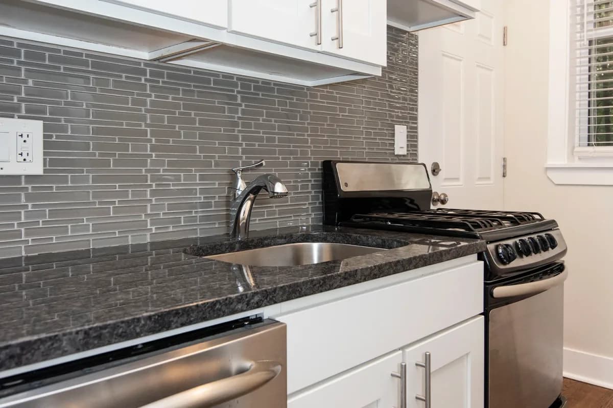 646-48 W. Roscoe St, Apt 2n — photo 2