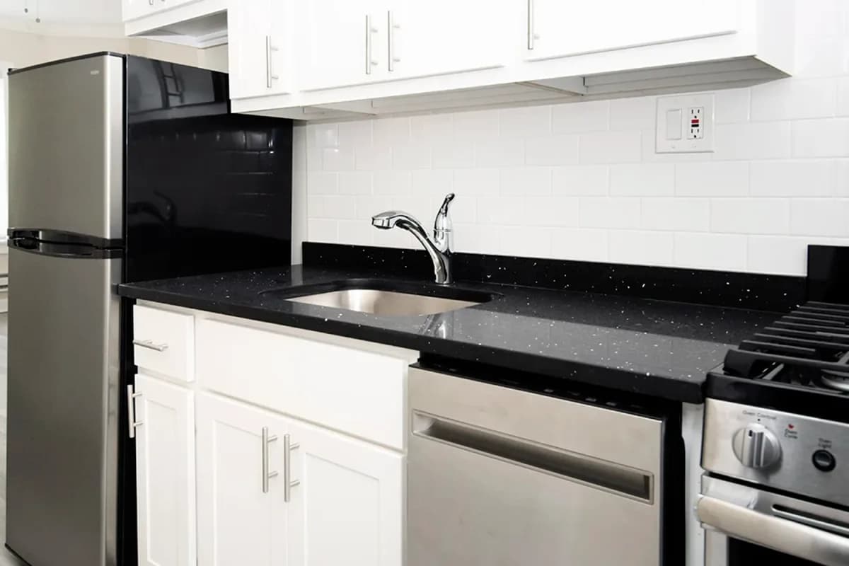 646-48 W. Roscoe St, Apt 646-5-2s — photo 1