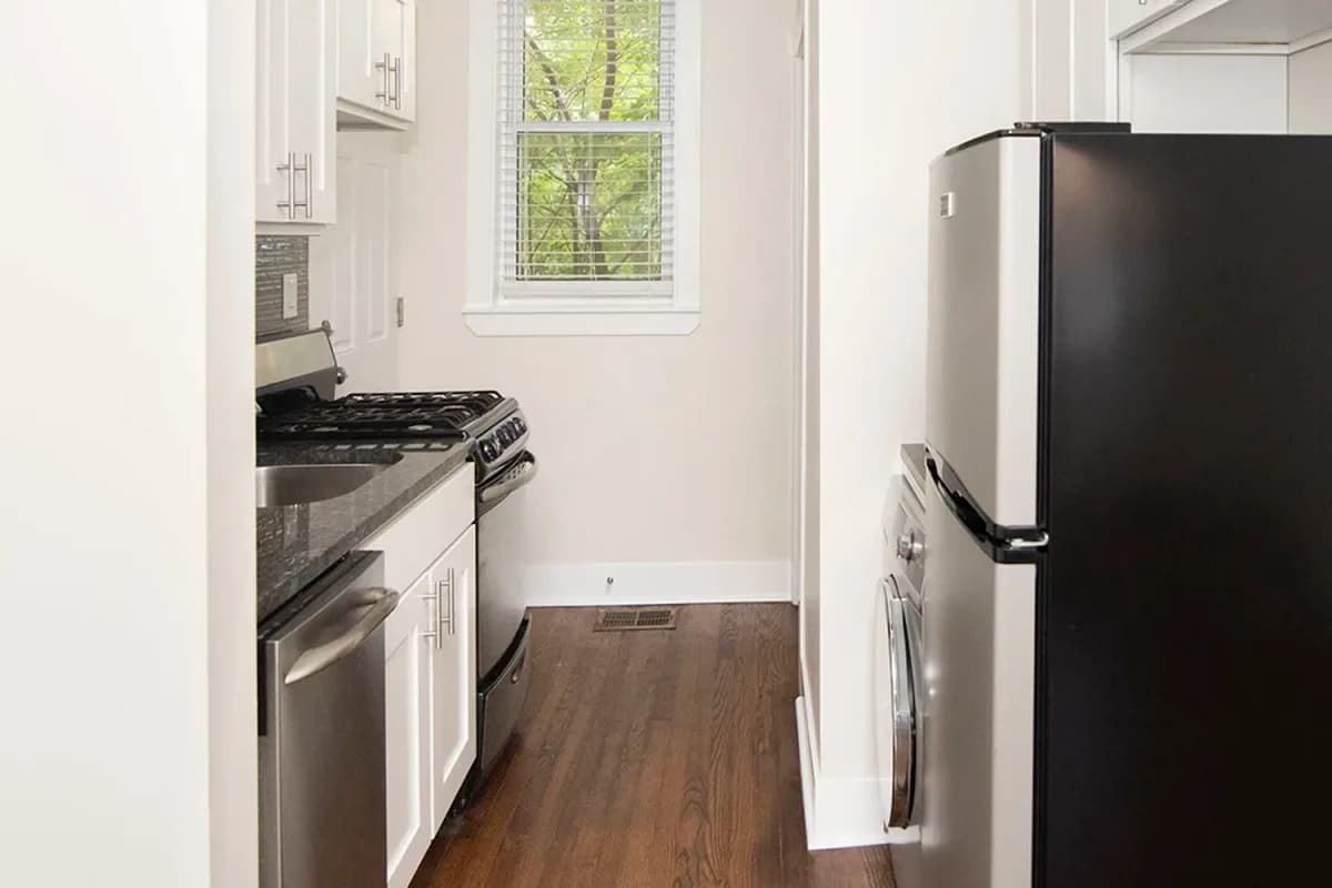 646-48 W. Roscoe St, Apt 3n — photo 1