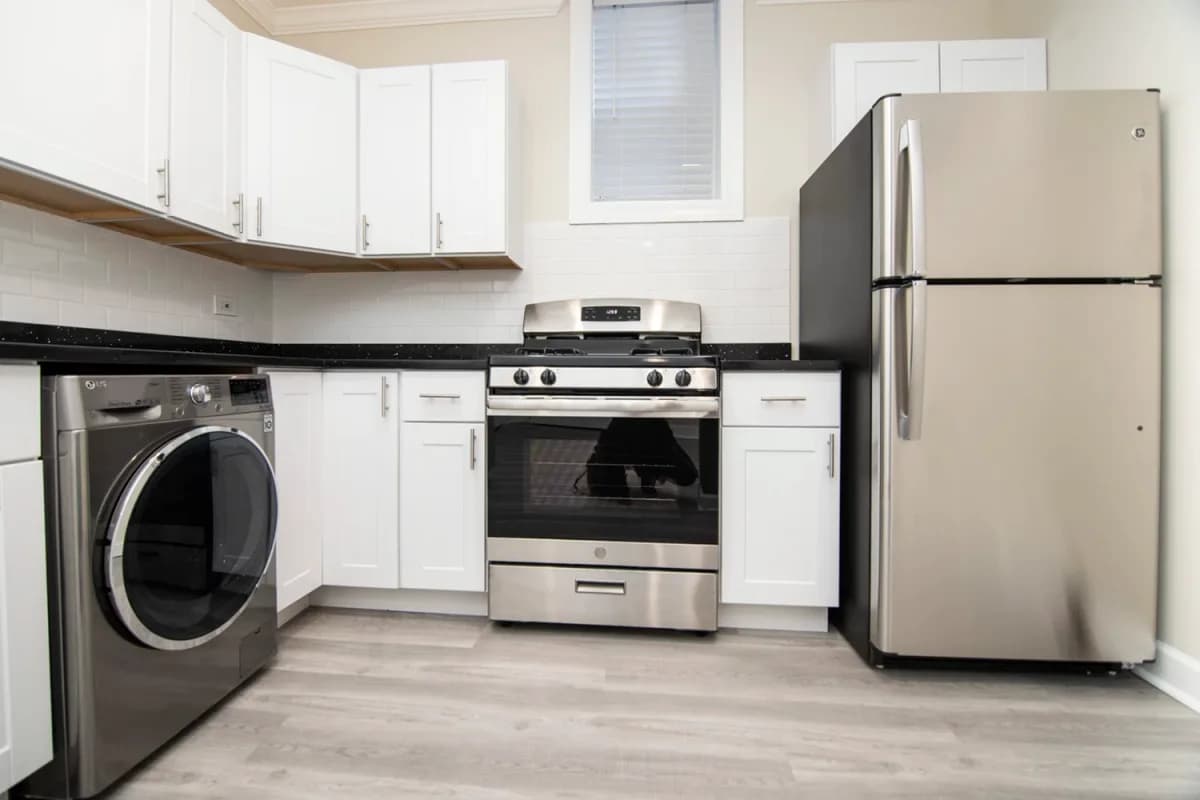646-48 W. Roscoe St, Apt gd — photo 2