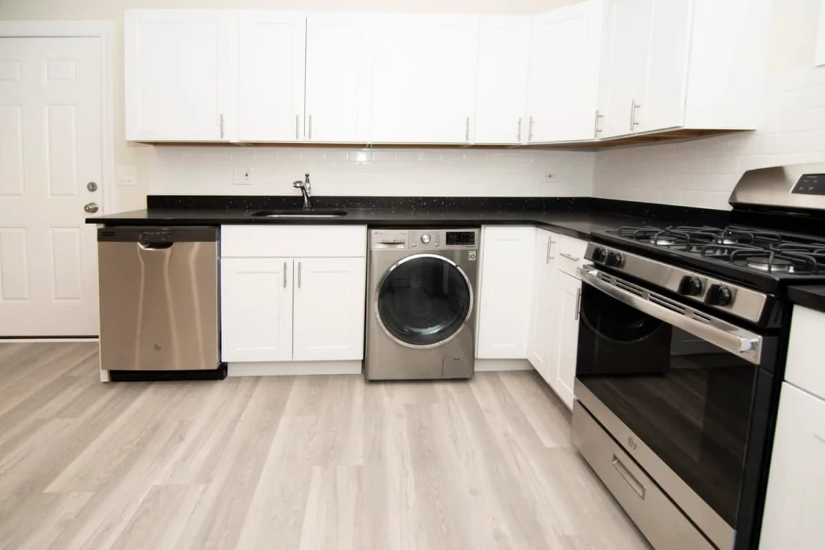 646-48 W. Roscoe St, Apt gd — photo 3