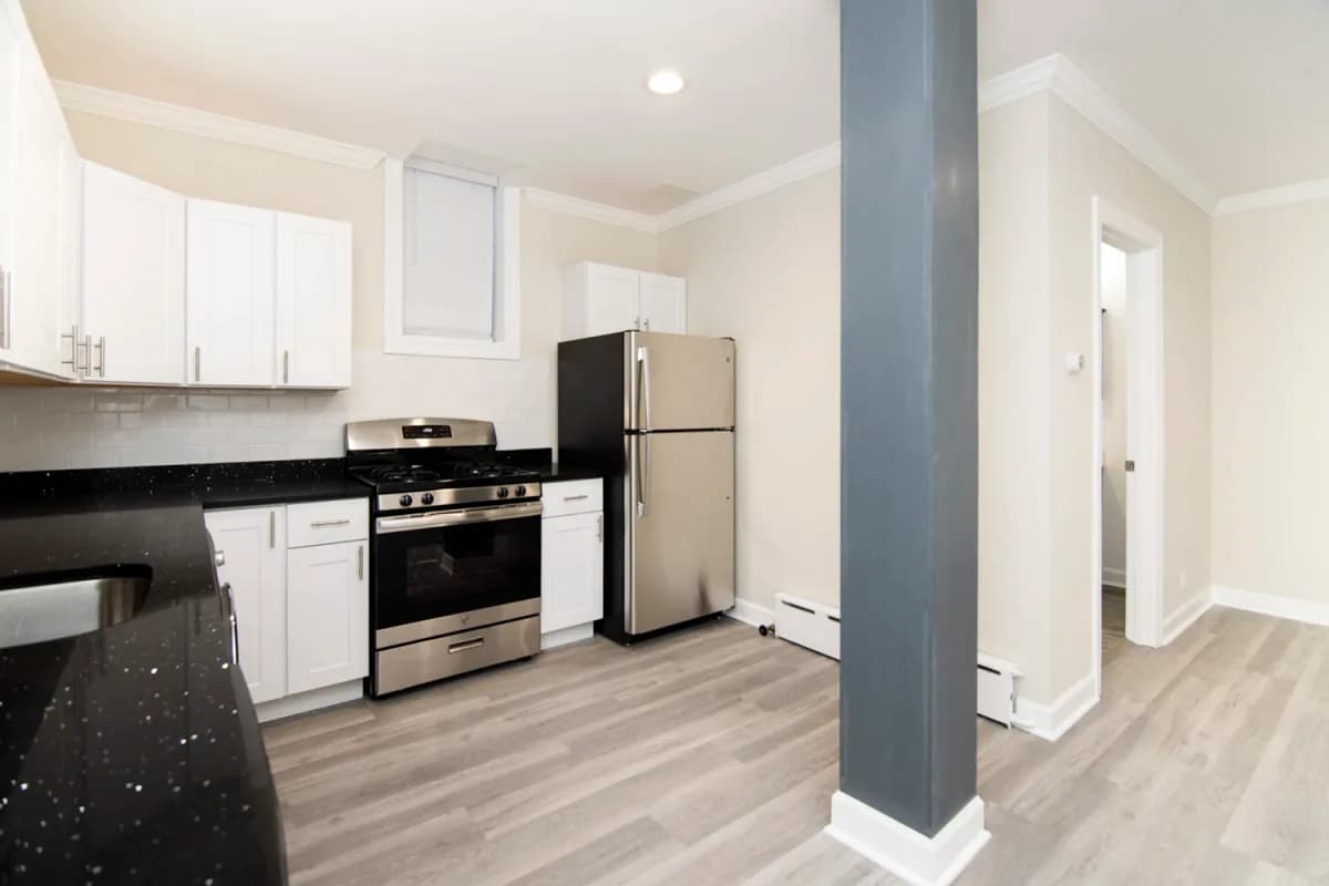 646-48 W. Roscoe St, Apt gd — photo 4