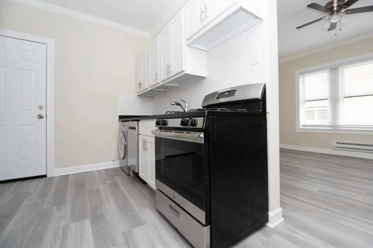 646-48 W. Roscoe St, Apt 648-1s — photo 3