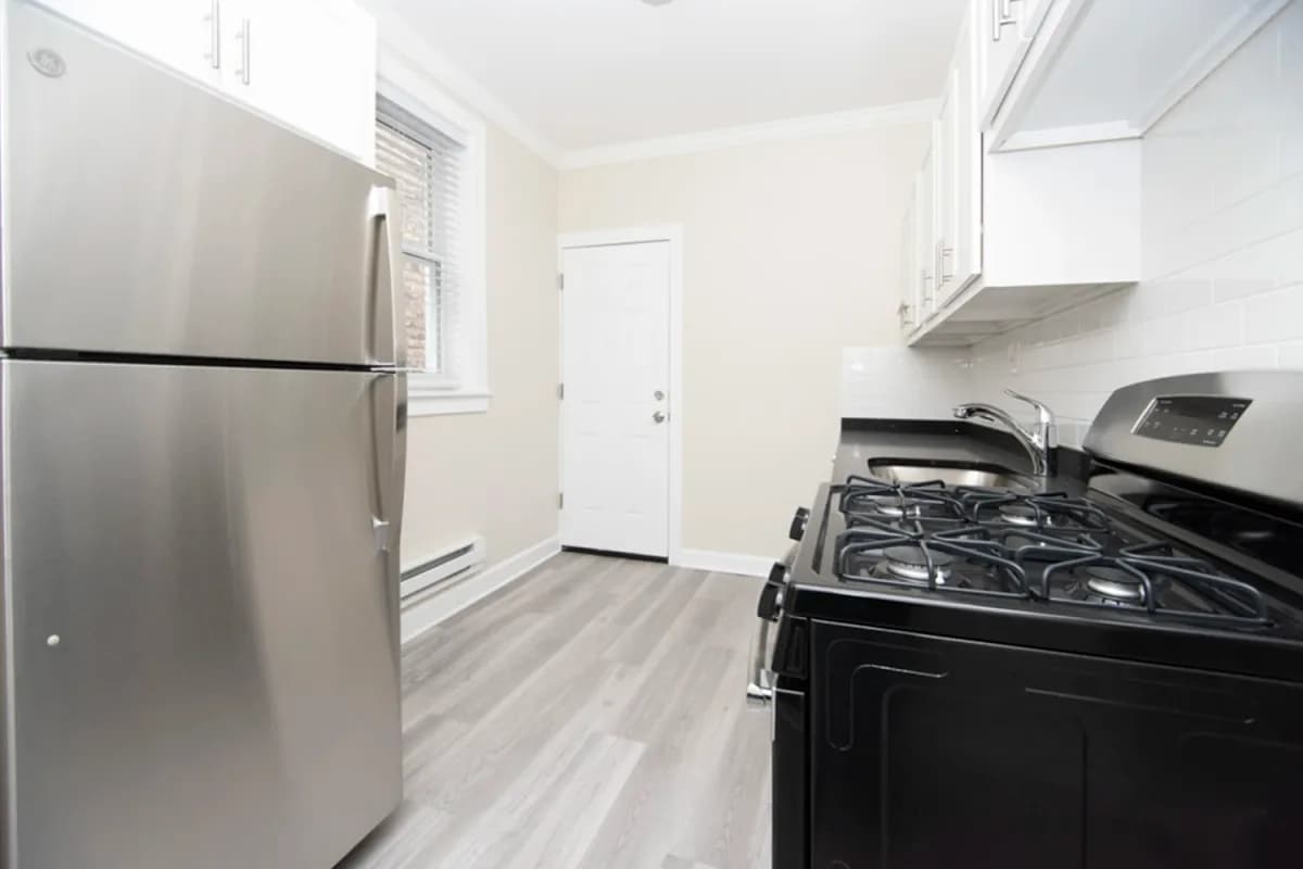 646-48 W. Roscoe St, Apt 2s — photo 4