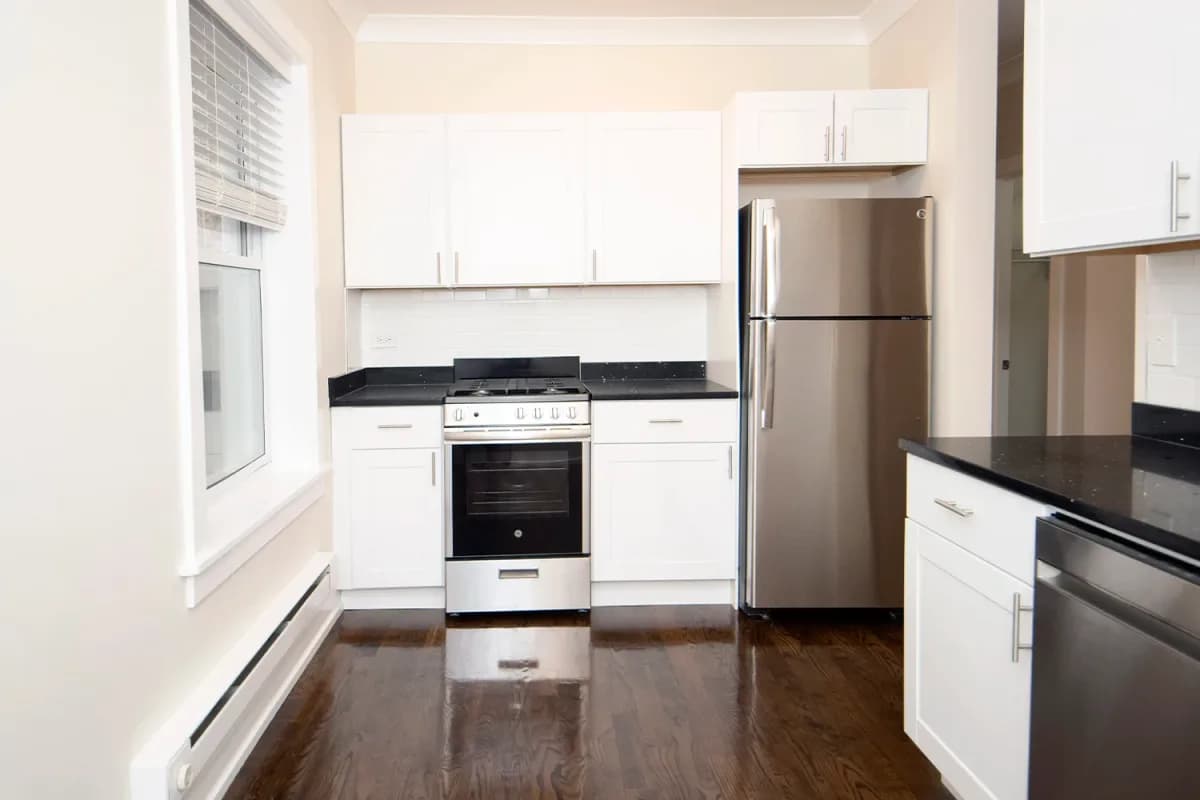 646-48 W. Roscoe St, Apt 648-3N — photo 1