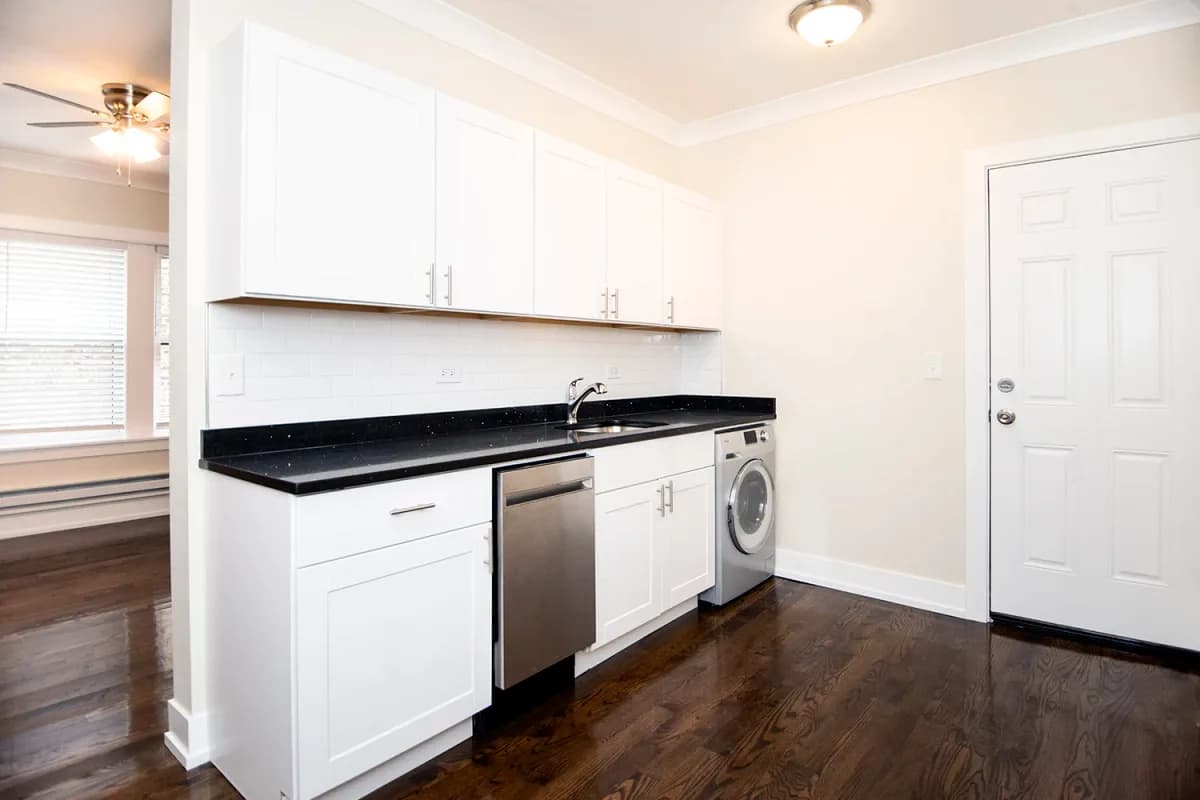 646-48 W. Roscoe St, Apt 648-3N — photo 2