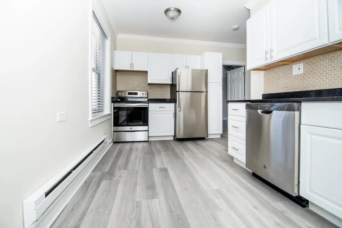 646-48 W. Roscoe St, Apt 1n — photo 2