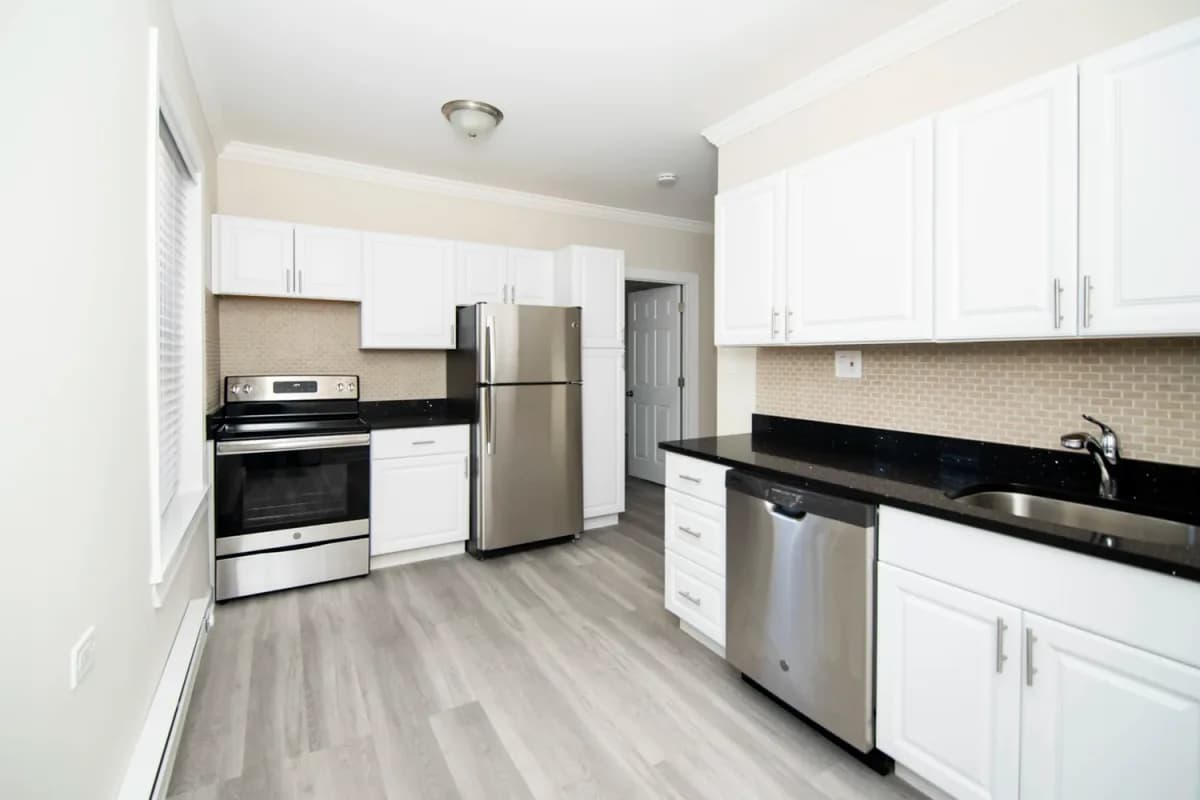 646-48 W. Roscoe St, Apt 1n — photo 4