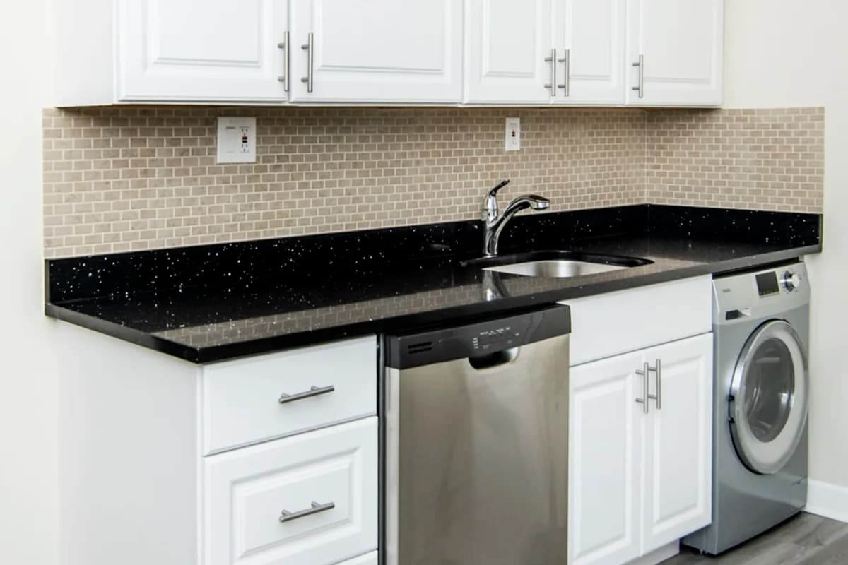 646-48 W. Roscoe St, Apt 1n — photo 5