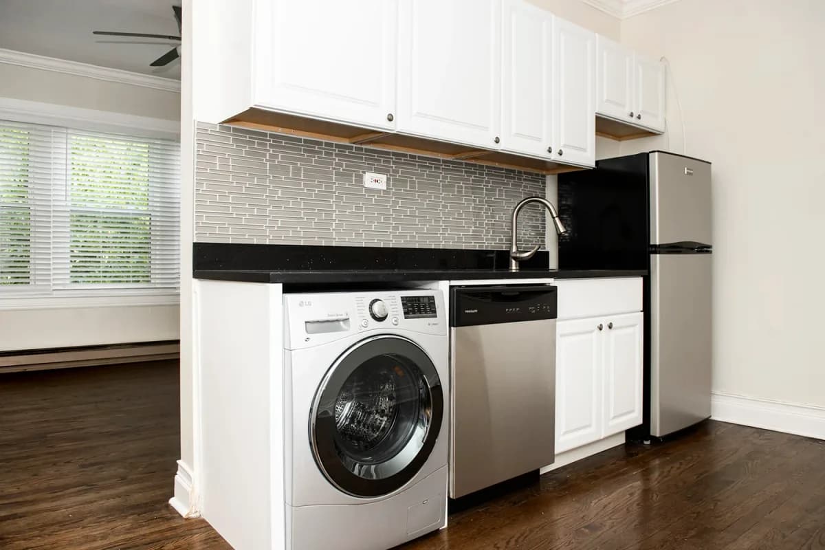 646-48 W. Roscoe St, Apt 648-5-2n — photo 2
