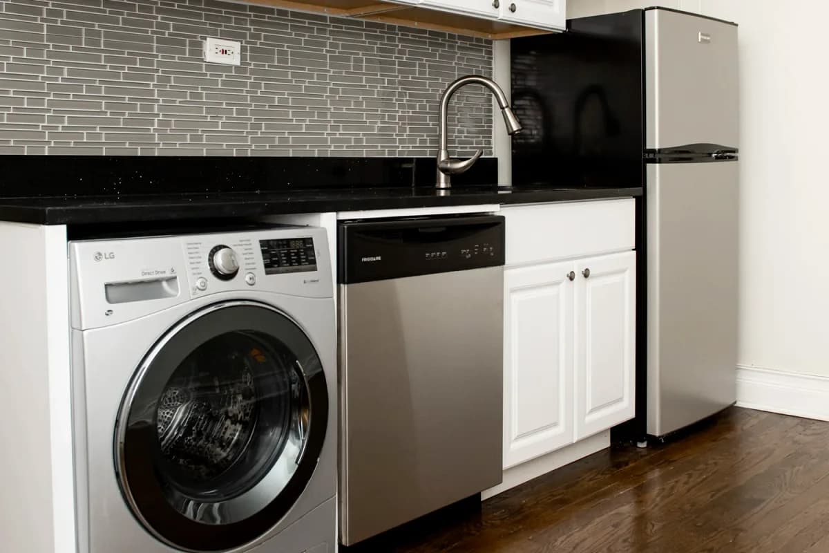646-48 W. Roscoe St, Apt 648-5-2n — photo 3