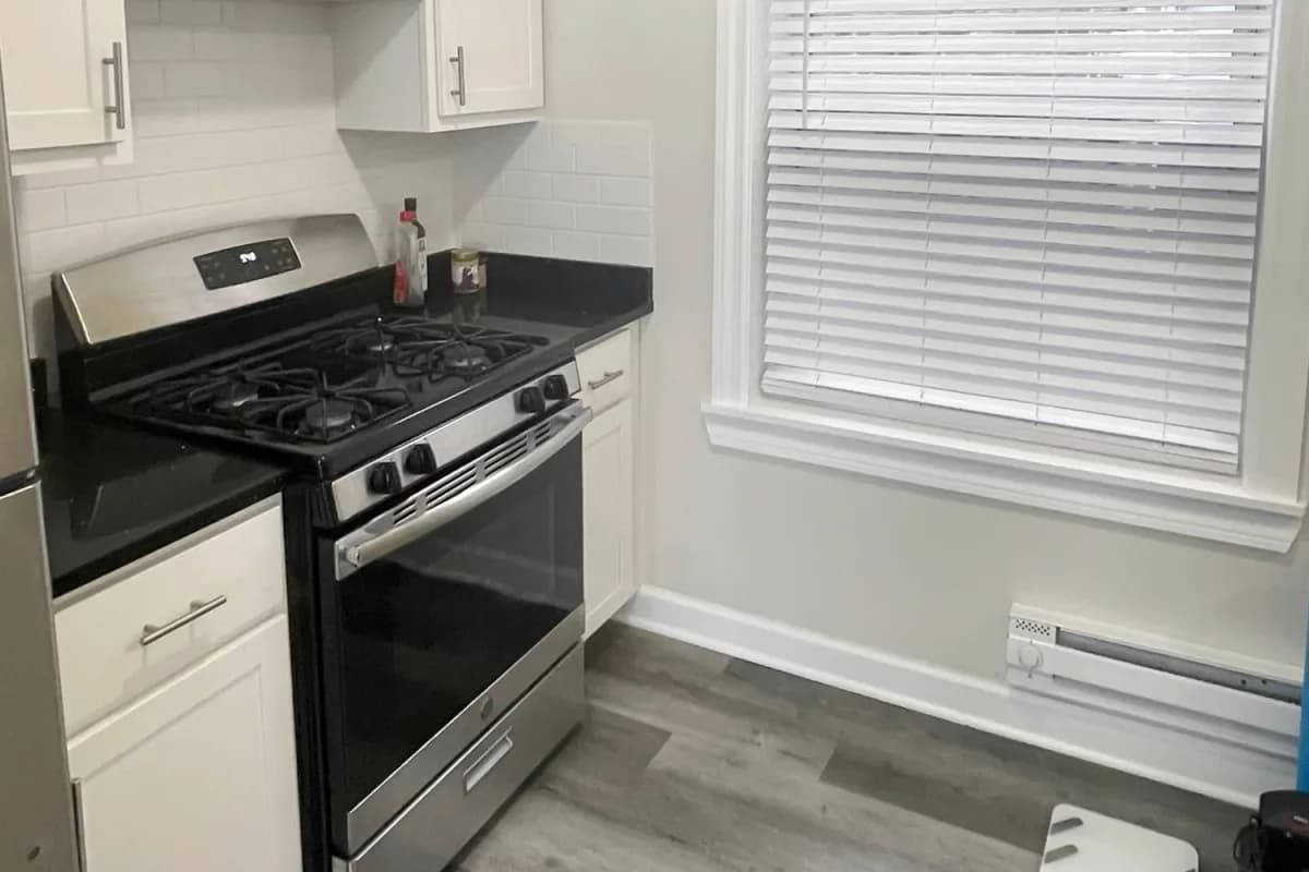 646-48 W. Roscoe St, Apt 2s — photo 2