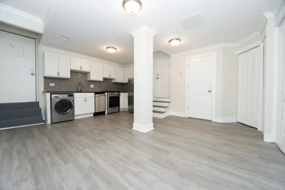 646-48 W. Roscoe St, Apt 648-5-gd — view across the living area toward the private entrance and stairs