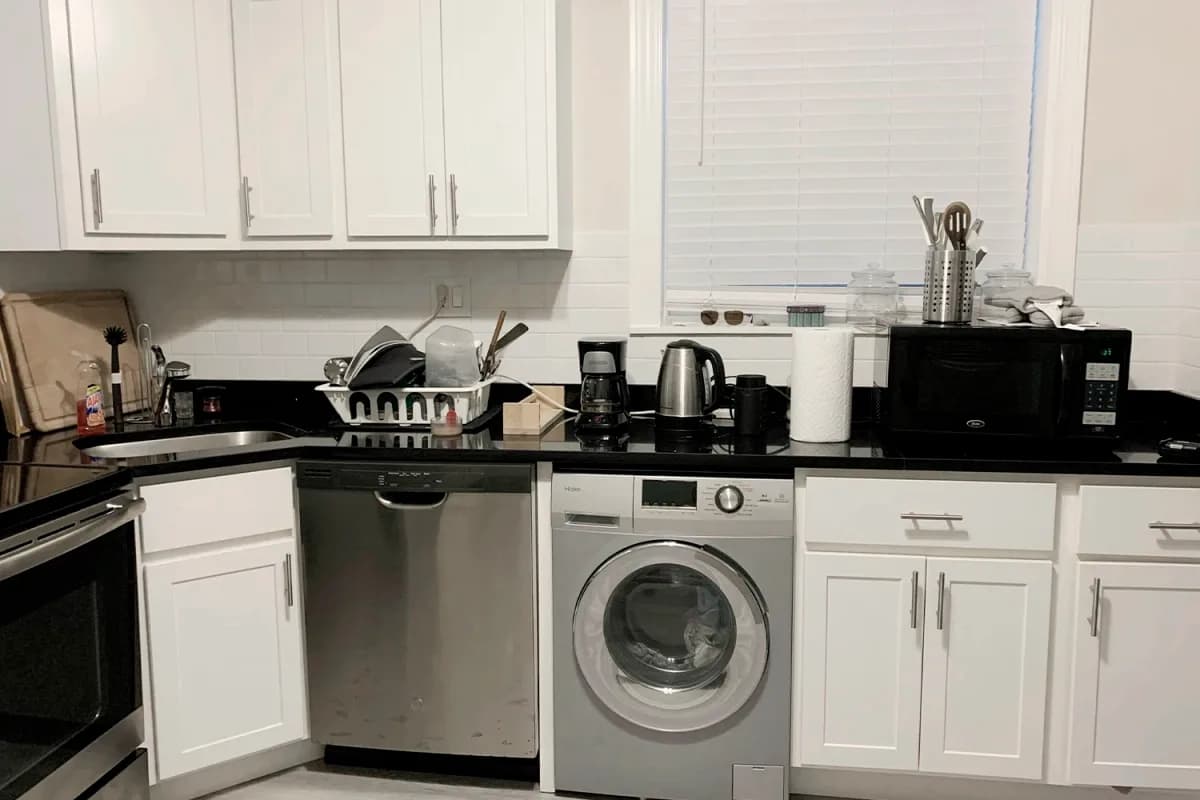 646-48 W. Roscoe St, Apt gdn — photo 2