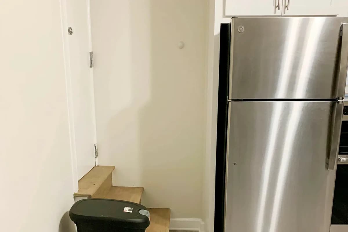 646-48 W. Roscoe St, Apt gdn — photo 3