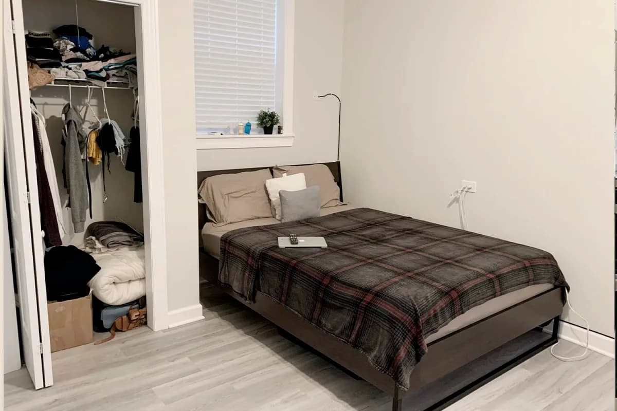 646-48 W. Roscoe St, Apt gdn — photo 5