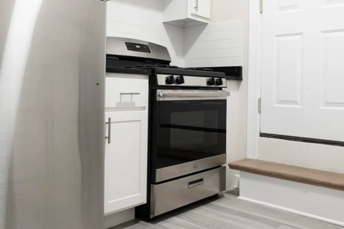 646-48 W. Roscoe St, Apt sg — photo 2