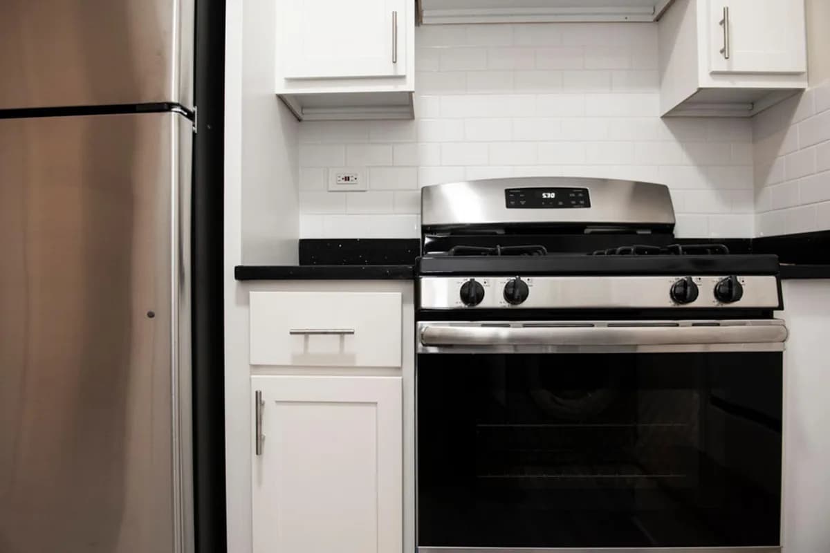 646-48 W. Roscoe St, Apt sg — photo 3