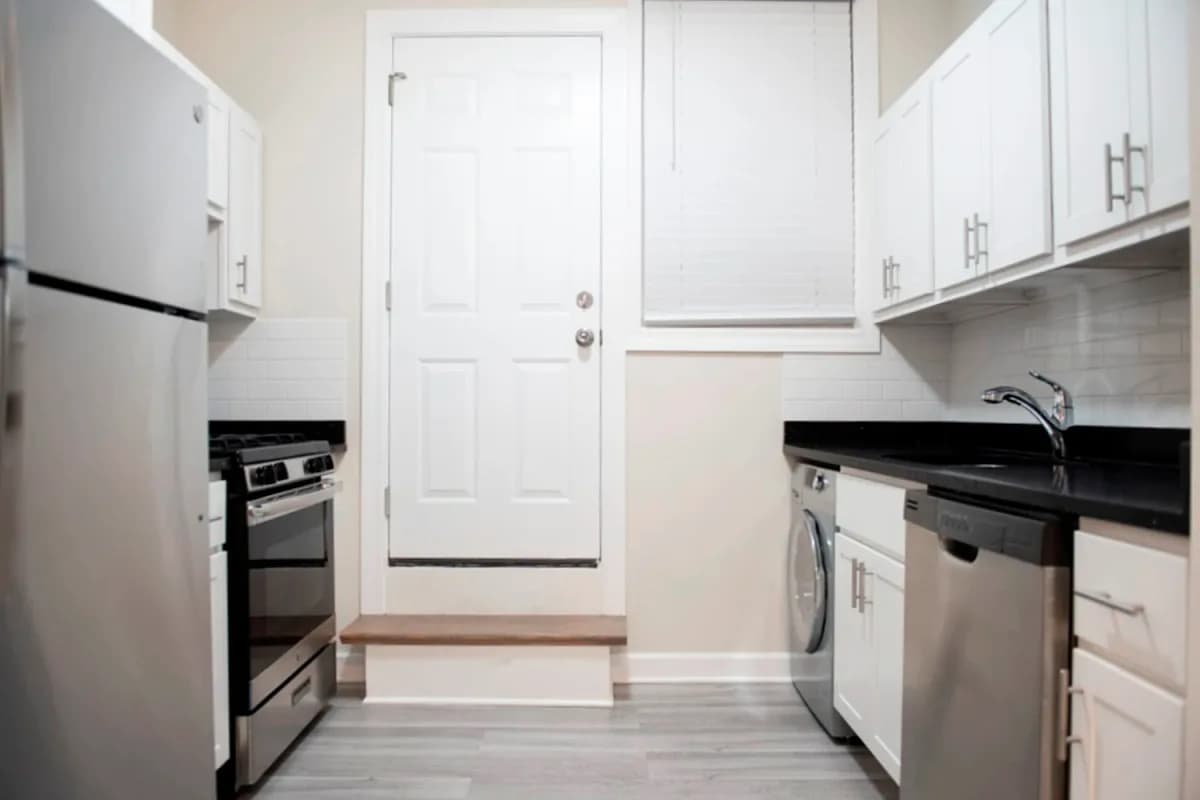 646-48 W. Roscoe St, Apt sg — photo 4