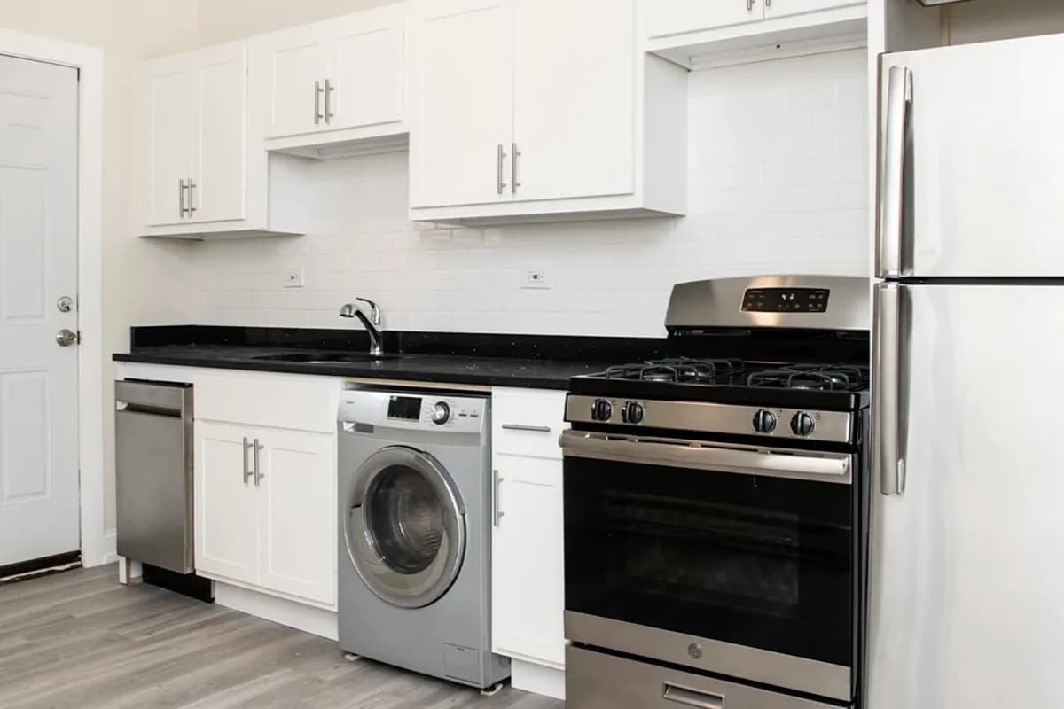 730 W. Roscoe St, Apt 1N — photo 1