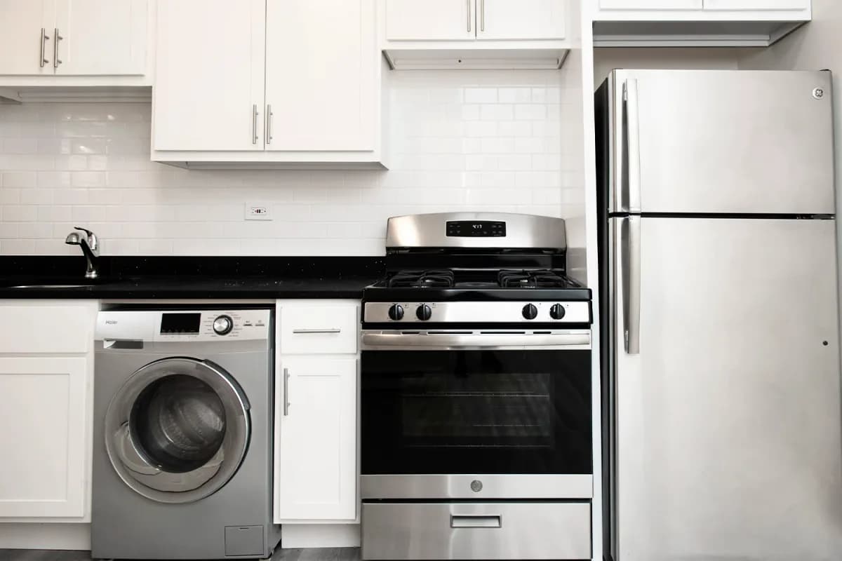 730 W. Roscoe St, Apt 1N — photo 2