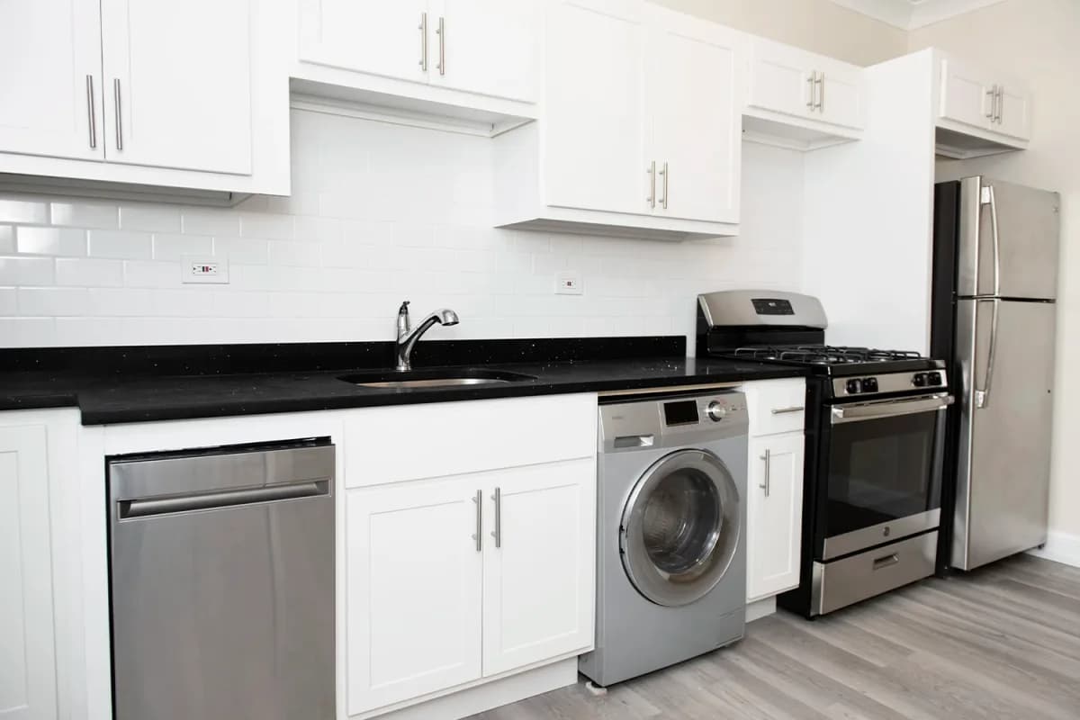 730 W. Roscoe St, Apt 1N — photo 3